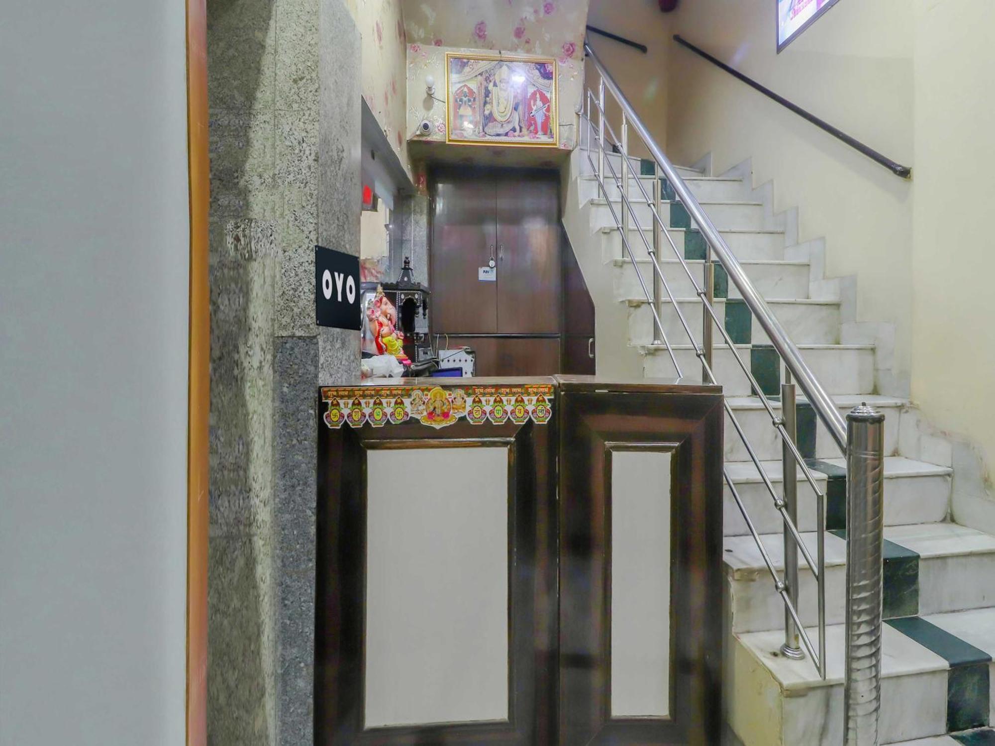 Oyo Flagship 81569 The Red Rose Inn Νέο Δελχί Εξωτερικό φωτογραφία